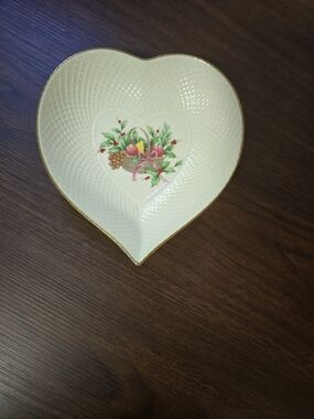 Mikasa Christmas Spirit Heart Dish Ivory Bone China B2098 Japan Gold Trim